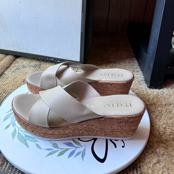 Italian Shoemakers Elexis Women's Wedge Sandals - Picture 17 of 17